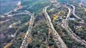 ట్రాఫిక్‌లో చిక్కుకున్న వారికి టోల్ ఫీజు రిఫండ్!