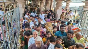 శ్రీశైలంలో దర్శన క్యూలపై భక్తుల అసహనం