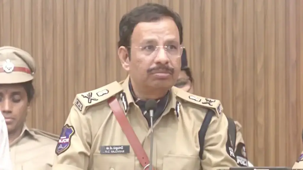 Mahashivratri: శివుడికి ప్రసాదం పేరుతో మత్తు పదార్థం పెట్టడంపై సజ్జనార్ ఆగ్రహం