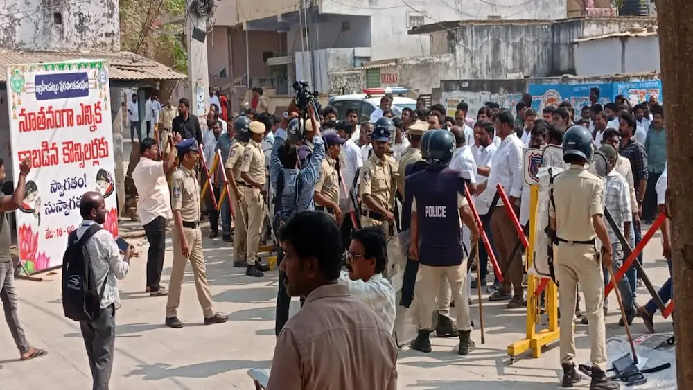 Municipalities: 11 మున్సిపాలిటీల్లో ఛైర్మన్​ ఎన్నిక వాయిదా