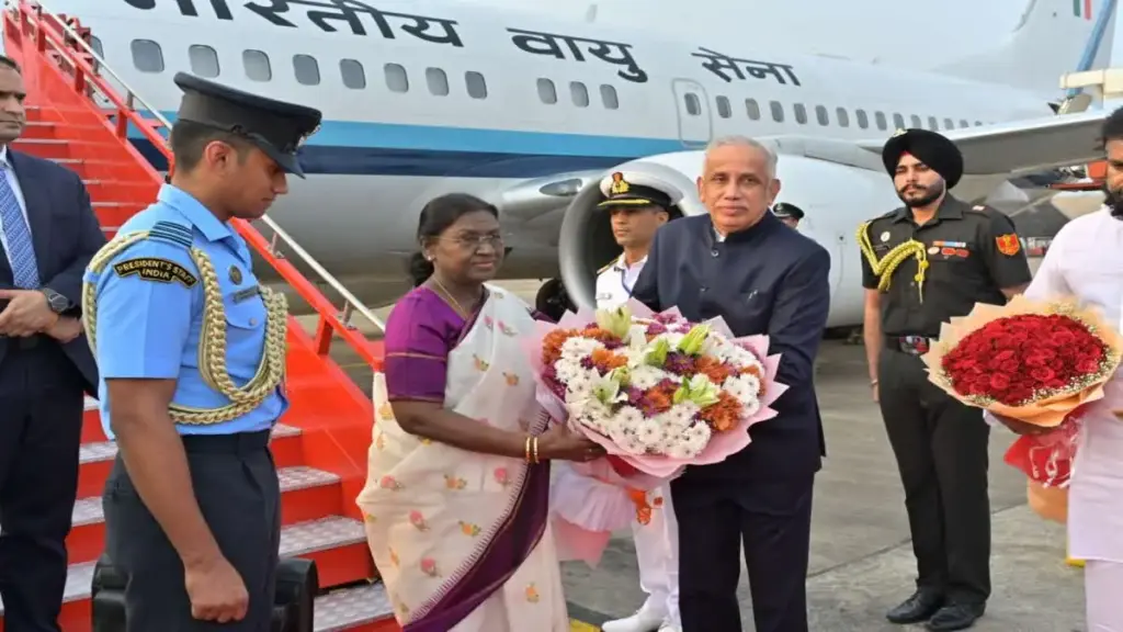 Andhra Pradesh- President Droupadi Murmu: విశాఖకు చేరుకున్న రాష్ట్రపతి  ముర్ము