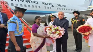 రాష్ట్రపతి ముర్ముకు స్వాగతం పలికిన గవర్నర్, డిప్యూటీ సీఎం