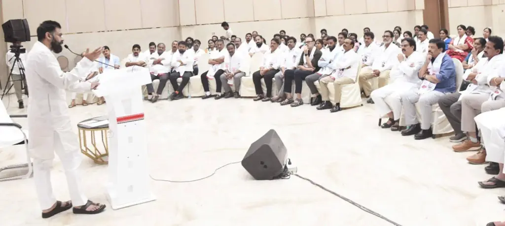 Pawan Kalyan: జనసేన నేతలపై పవన్ ఆగ్రహం