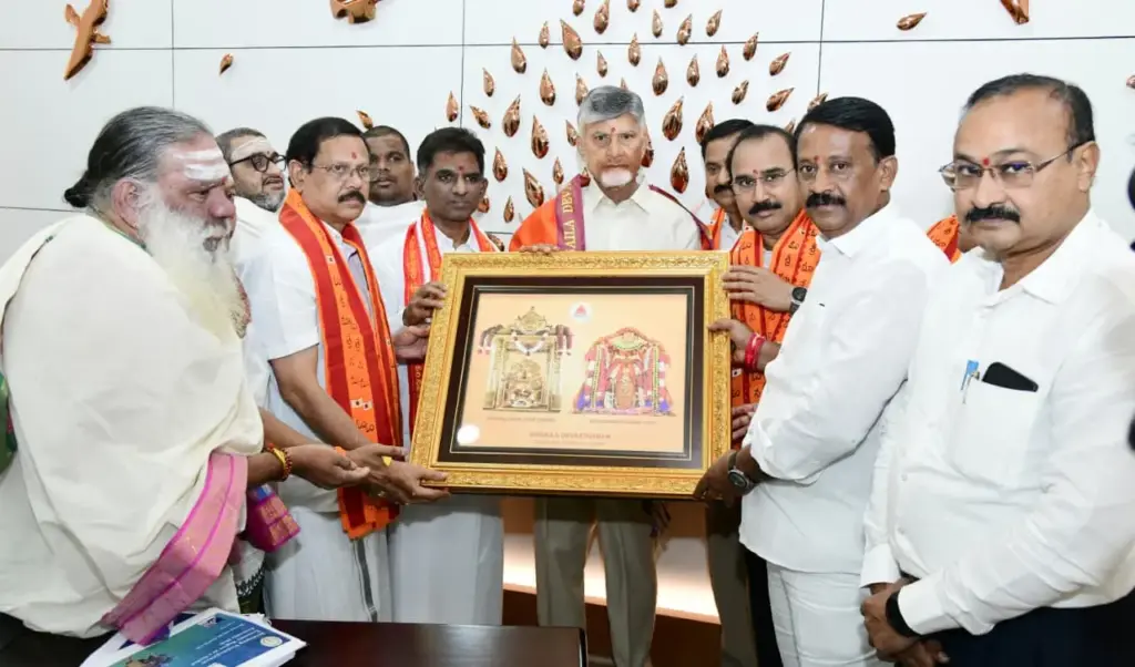 Chandrababu: శ్రీశైలంలో మహా శివరాత్రి బ్రహ్మోత్సవాలకు సీఎంకు ఆహ్వానం