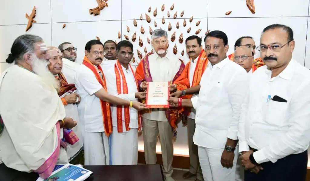 Chandrababu: శ్రీశైలంలో మహా శివరాత్రి బ్రహ్మోత్సవాలకు సీఎంకు ఆహ్వానం