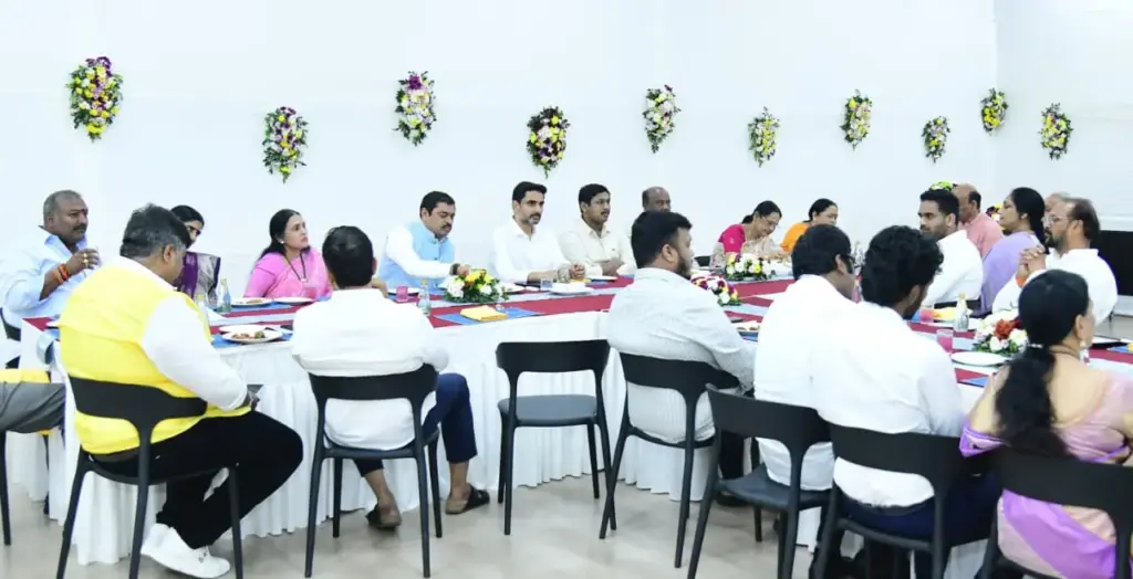 AP: సరికొత్త సంప్రదాయానికి శ్రీకారం చుట్టిన మంత్రి లోకేశ్