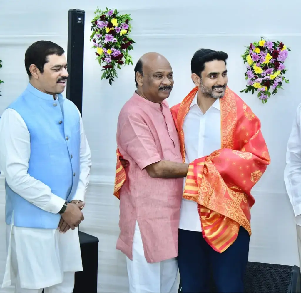 AP: సరికొత్త సంప్రదాయానికి శ్రీకారం చుట్టిన మంత్రి లోకేశ్