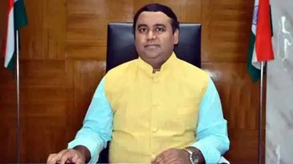 Telangana: మెదక్ జిల్లా కలెక్టర్‌కు 6 నెలల జైలు శిక్ష