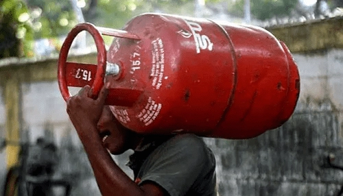 LPG gas prices: పెరగనున్న గ్యాస్ సిలిండర్ల ధరలు!