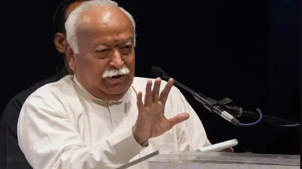RSS chief Mohan Bhagwat: దేశంలో హిందువుల జనాభా తగ్గుతోంది