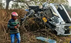 రోడ్డు ప్రమాదంలో ఐదుగురు పోలీసులు దుర్మరణం