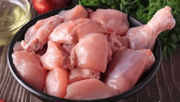 Meat Prices: తెలుగు రాష్ట్రాల్లో స్వల్పంగా తగ్గిన చికెన్ ధరలు