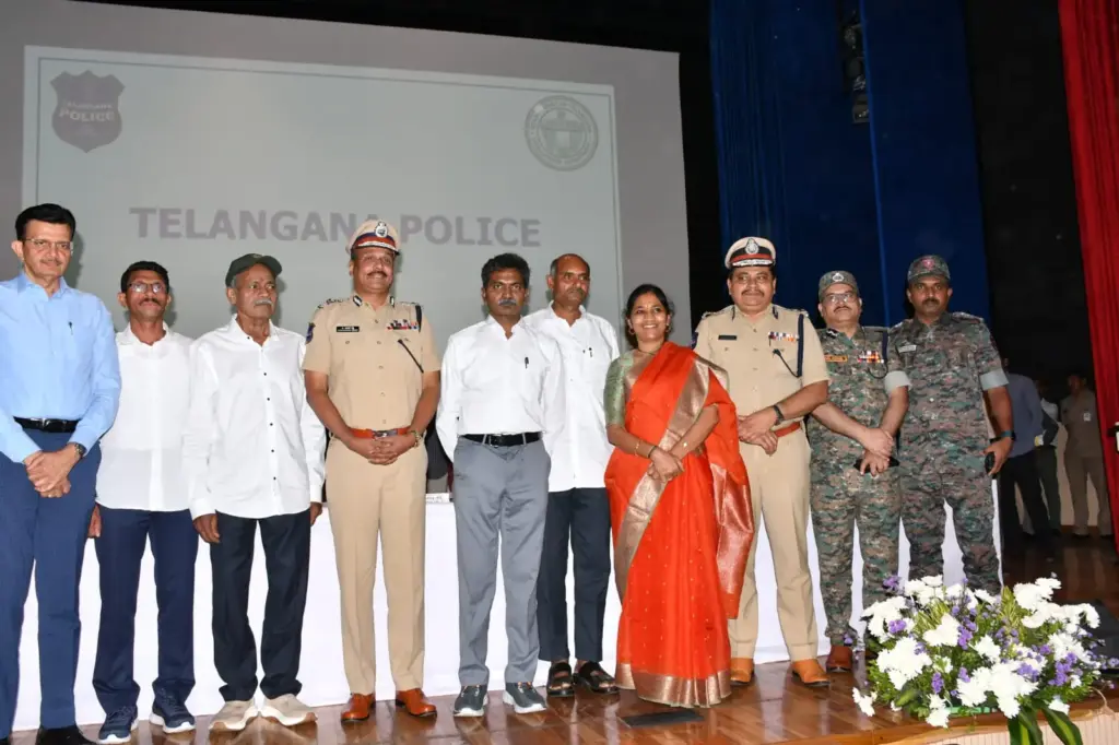 Telangana: డీజీపీ ఎదుట లొంగిపోయిన నలుగురు అగ్రనేతలు