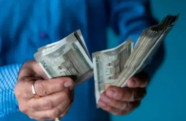 Senior Sweeper Salary: తెలంగాణలో స్వీపర్ జీతం రూ. 2 లక్షలు