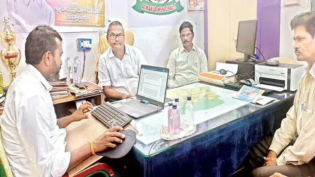 TG: ఎసిబి వలలో మున్సిపల్ కమిషనర్, బిల్ కలెక్టర్