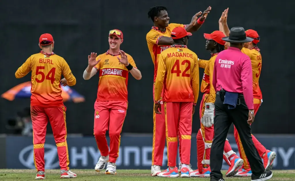 Cricket match toss : సూపర్-8 సమరం, టాస్ గెలిచి బౌలింగ్ ఎంచుకున్న రజా