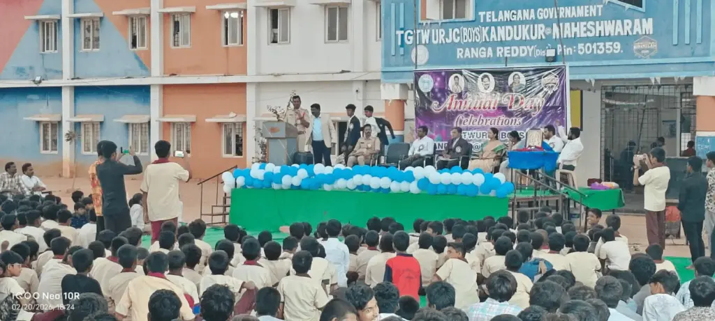 Students Awareness: గిరిజన విద్యార్థులకు పోలీస్ శాఖ దిశానిర్దేశం