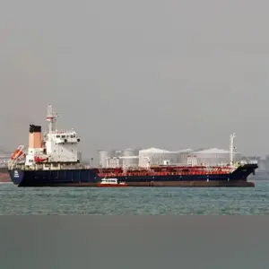 నడి సముద్రంలో చమురు స్మగ్లింగ్ ముఠా అరెస్ట్