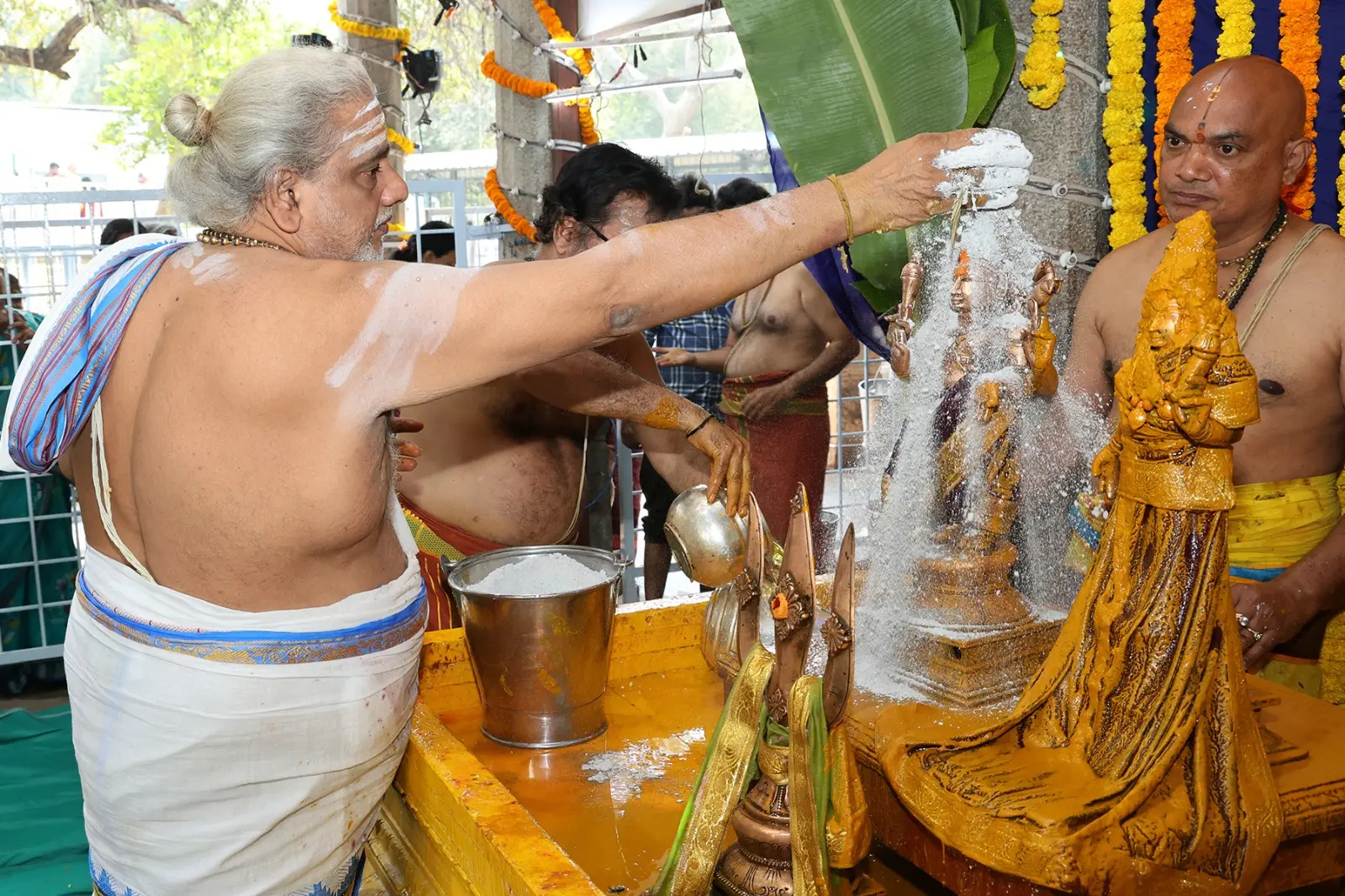 కపిలేశ్వరాలయంలో వైభవంగా త్రిశూలస్నానం