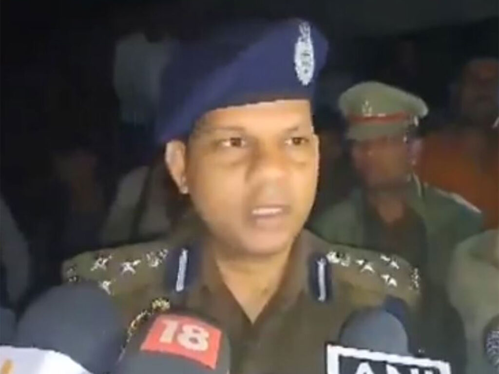 UP family death : యూపీలో ఘోరం, ఒకే కుటుంబం మృతి వెనుక భయంకర రహస్యం