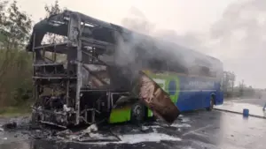 ట్రావెల్స్ బస్సు దగ్ధం.. తప్పిన పెనుప్రమాదం