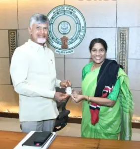 సీఎం చంద్రబాబును కలిసిన గద్దర్ కుమార్తె వెన్నెల