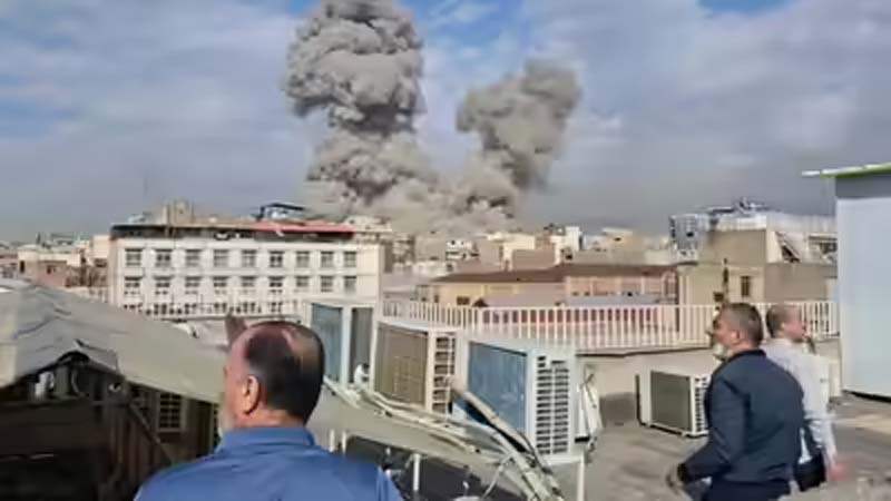 Iran-Israel War : ఇరాన్-ఇజ్రాయెల్ యుద్ధం : గల్ఫ్ ఉన్న తెలుగువాళ్లు జాగ్రత్త!