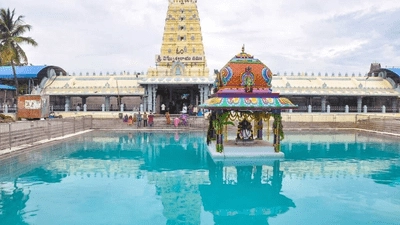 Darshan of Variddhi Vinayaka in the inner sanctum begins.