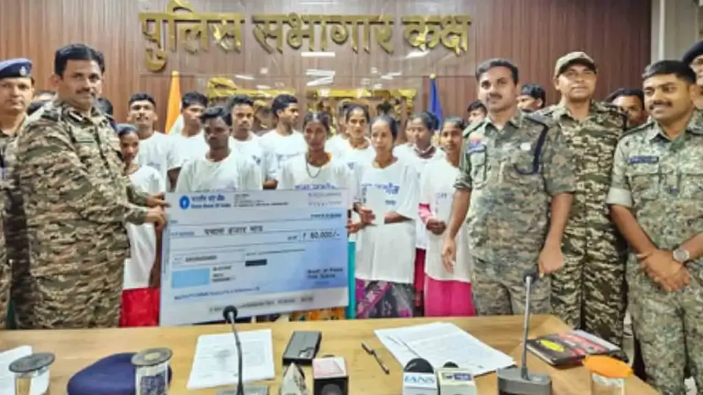 Chhattisgarh: 22 మంది మావోయిస్టులు లొంగుబాటు