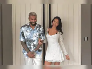 పూల్‌లో గర్ల్‌ఫ్రెండ్‌తో హార్దిక్ పాండ్య..