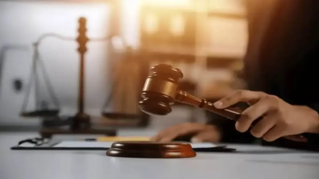 Telangana: మెదక్ జిల్లా కలెక్టర్‌కు 6 నెలల జైలు శిక్ష