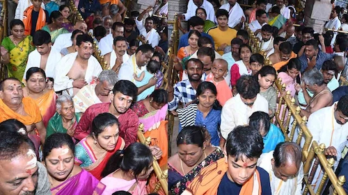 Devotees express dissatisfaction over darshan queues at Srisailam