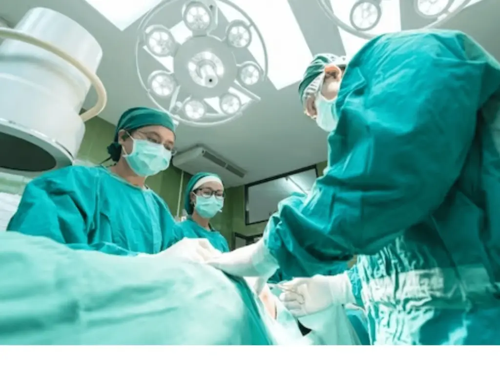 Health: ఆపరేషన్ థియేటర్‌లో డాక్టర్లు గ్రీన్ రంగు దుస్తులే ఎందుకు ధరిస్తారు?