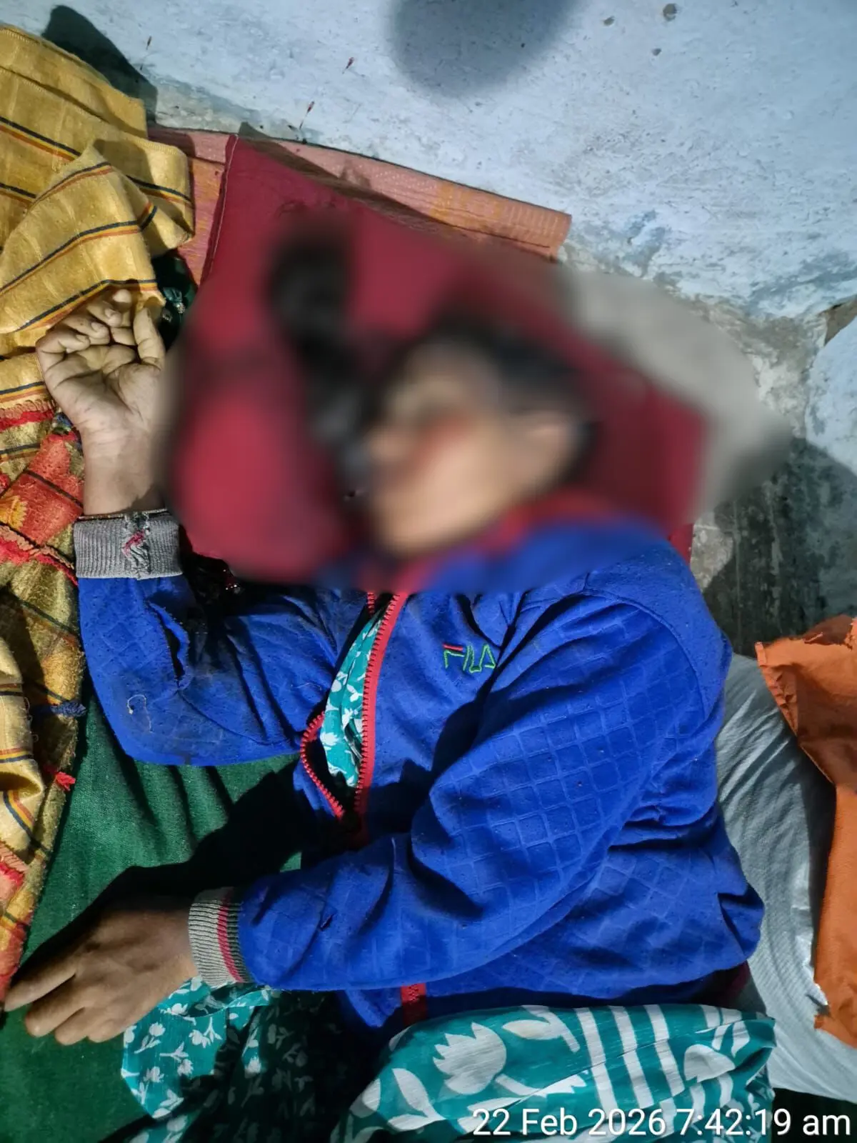 Medak Crime News: భార్యను గొంతు కోసి చంపి భర్త పరార్