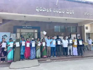 గెలుపు పత్రాలు అందుకున్న కాంగ్రెస్ అభ్యర్థులు