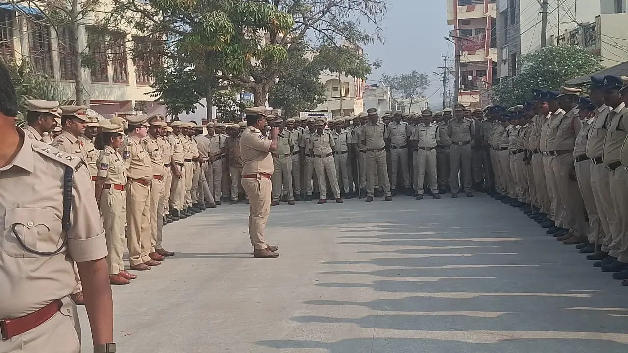 భారీ పోలీసు బందోబస్తు.. క్షణక్షణం ఉత్కంఠం