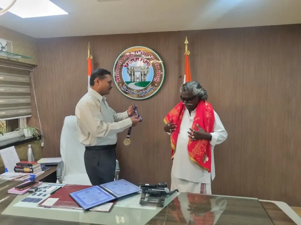 Doctorate to Kinnera Mogulaiah : డాక్టరేట్ అందుకున్న పద్మశ్రీ కిన్నెర మొగులయ్య