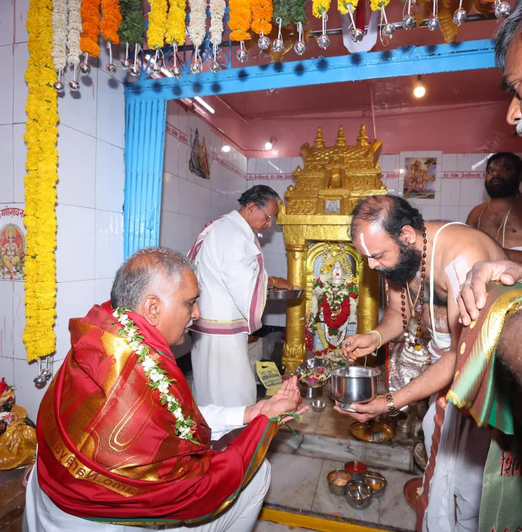 వెంకటేశ్వర స్వామి బ్రహ్మోత్సవాల్లో పాల్గొన్న హరీష్ రావు!