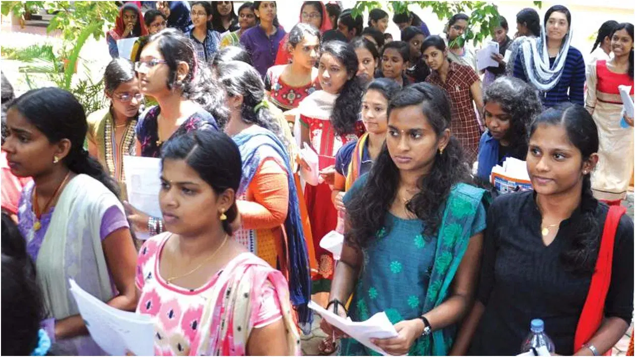 AP: స్కూల్ పిల్లలకు ఉచితంగా ఆధార్ క్యాంపులు