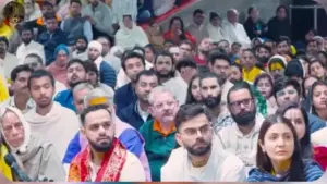 ప్రేమానంద మహరాజ్ ఆశ్రమాన్ని సందర్శించిన విరాట్, అనుష్క