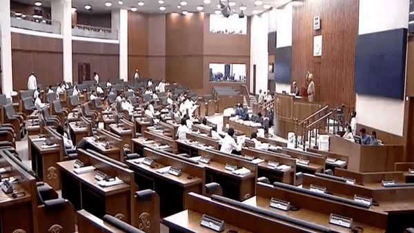 Andhra pradesh: అసెంబ్లీలో హటాత్తుగా మూగబోయిన మైకులు.. గంట సేపు వాయిదా