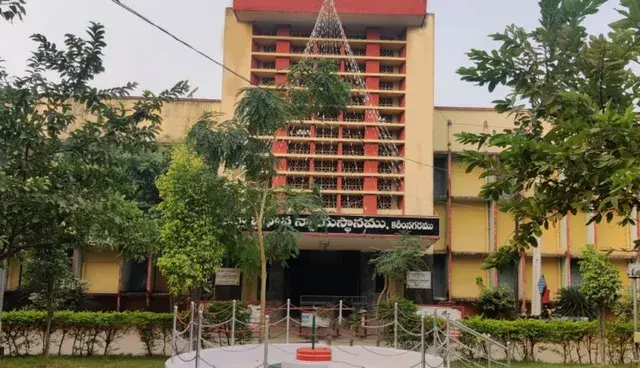 Bomb Threat: కరీంనగర్‌, నాంపల్లి కోర్టులకు బాంబు బెదిరింపులు