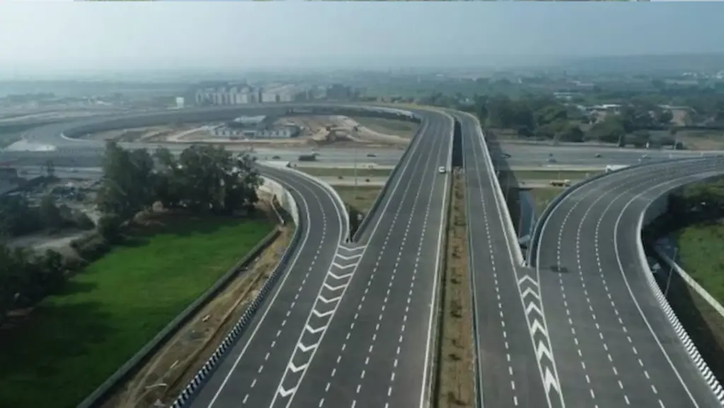  Nitin Gadkari: Bengaluru-Chennai.. in just 2 hours!