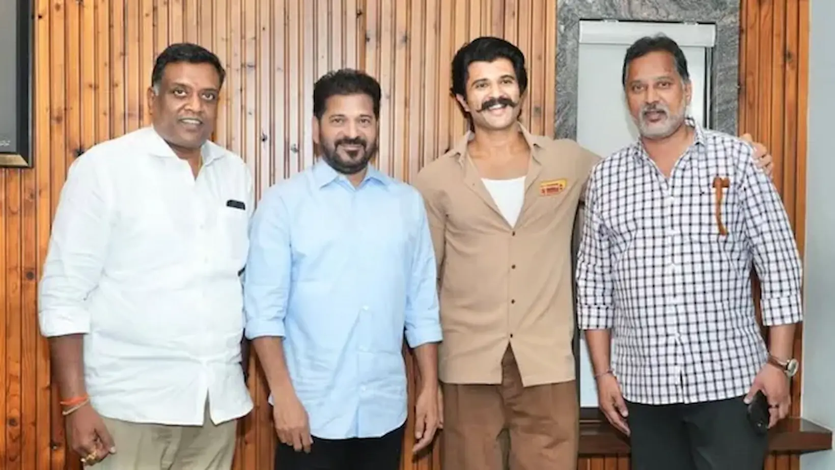 CM రేవంత్ రెడ్డిని పెళ్లికి ఆహ్వానించిన విజయ్ దేవరకొండ