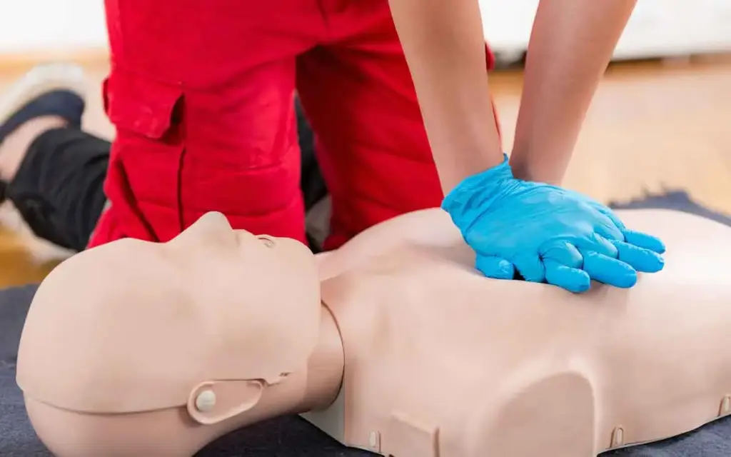 Madhya Pradesh: CPR చేసి చిన్నారి ప్రాణం కాపాడిన వైద్యులు