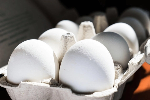 Telugu States: తెలుగు రాష్ట్రాల్లో తగ్గిన కోడి గుడ్డు ధరలు