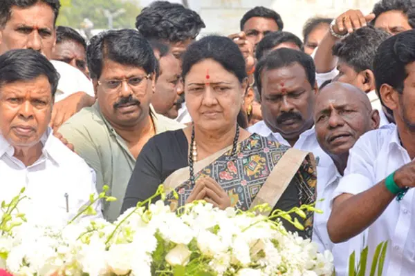 Sasikala New Party: వారం రోజుల్లో పార్టీ పేరు ప్రకటిస్తాం