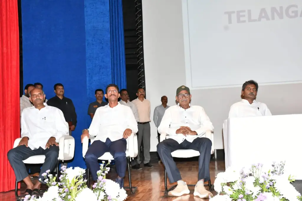 Telangana: డీజీపీ ఎదుట లొంగిపోయిన నలుగురు అగ్రనేతలు
