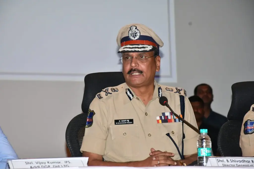 Telangana: డీజీపీ ఎదుట లొంగిపోయిన నలుగురు అగ్రనేతలు