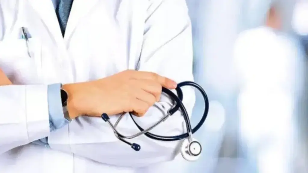 Madhya Pradesh: CPR చేసి చిన్నారి ప్రాణం కాపాడిన వైద్యులు